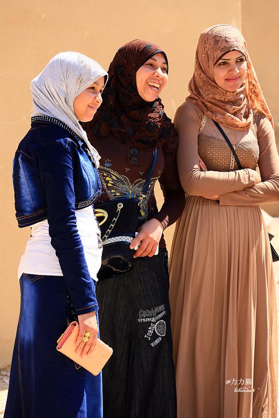 埃及街拍别样风情的头巾美女