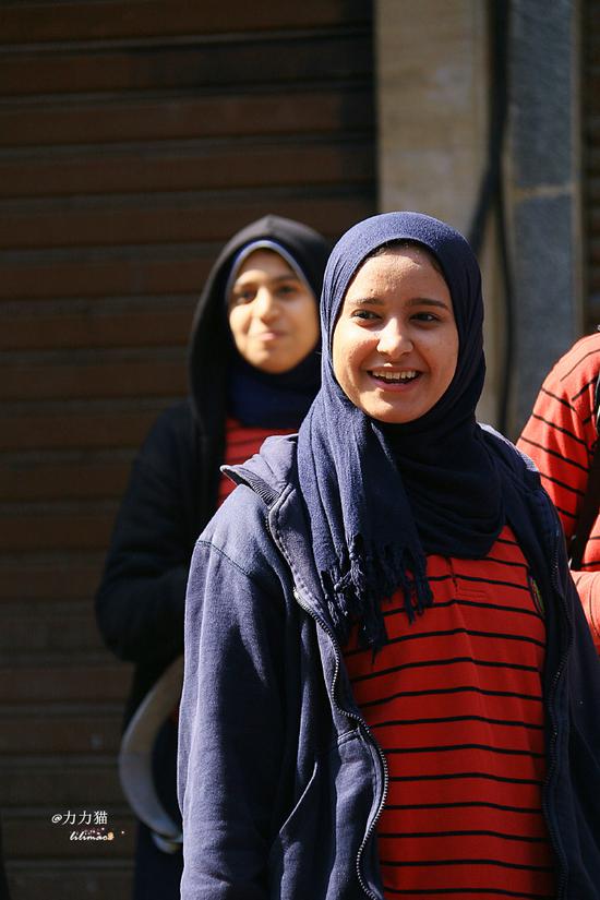 埃及街拍别样风情的头巾美女
