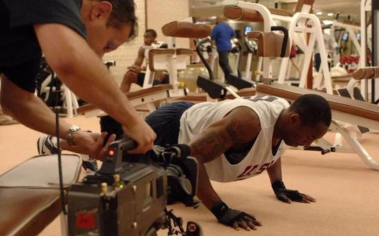 科比球衣退役一个时代传奇已经落幕属于你我的精彩却才开始