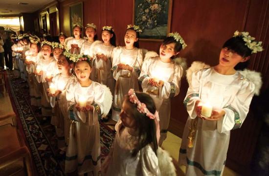 赶紧唱起清脆的歌儿快来报名参加圣诞天使唱诗班吧!