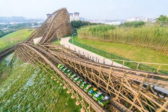 竹林绿蟒,全球轨道最长的木质过山车