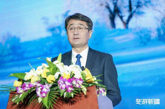 阿勒泰地委副书记,行署专员 哈丹·卡宾介绍阿勒泰地区的旅游资源和