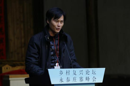 泰国阿颂信美院副教授、两次亚太遗产奖获 得者 迪·斯萨坤猜叻发表演讲