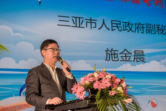 三亚市人民政府副秘书长施金晨介绍三亚旅游
