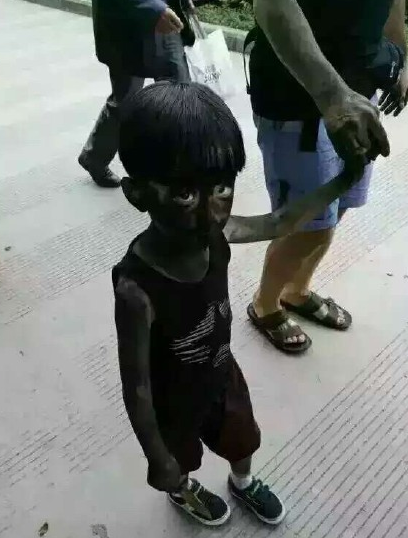 墨江举行摸你黑狂欢只为庆祝哈尼太阳节