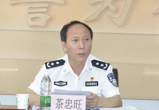 省公安厅党委委员,政治部主任,本届"三微"大赛评委会主任茶忠旺出席