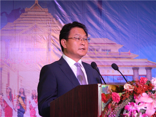 德宏州委副书记何汝利作专场推介