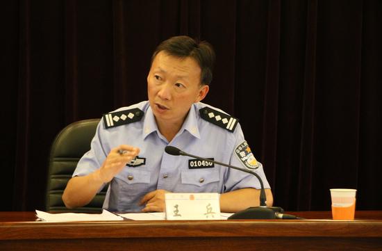 昆明市公安局政治部新闻中心主任王兵讲话