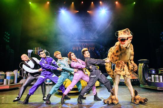 《疯狂恐龙人》是一场融合了当下最流行的打击乐,中国武术,韩国现代舞