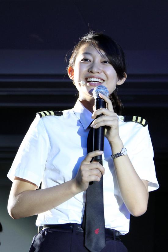 国航为新招飞行学员开启天空第一课