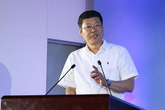 国航副总裁刘铁祥向学员们分享自己的飞行经历并向大家提出勉励