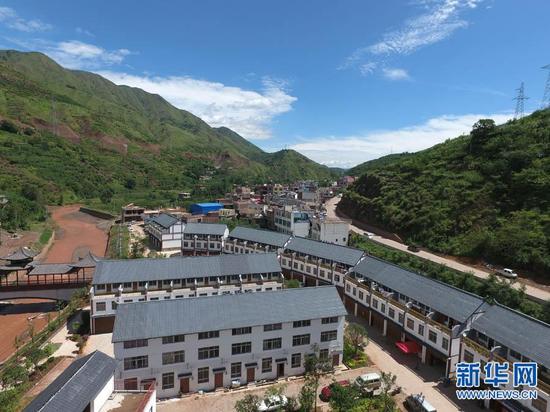 新华社记者航拍昭通鲁甸龙头山镇