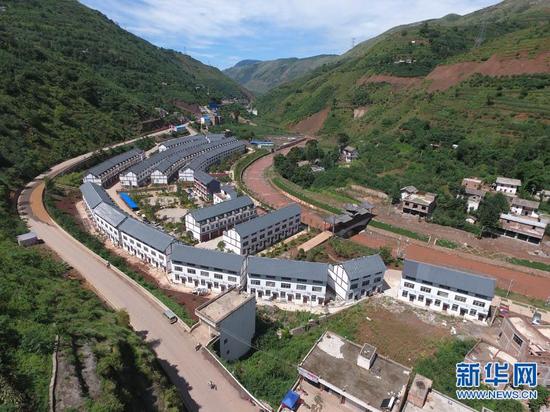 新华社记者航拍昭通鲁甸龙头山镇