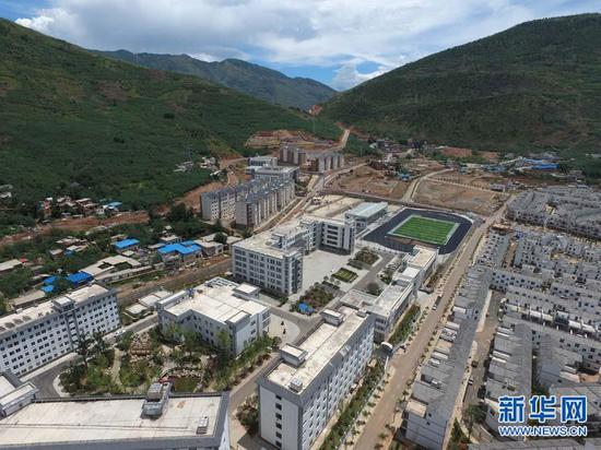 新华社记者航拍昭通鲁甸龙头山镇
