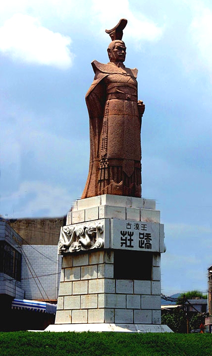 古滇王塑像
