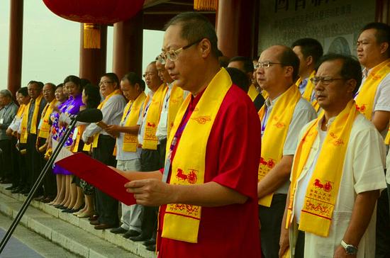 中共建水县委书记丁昆先生致辞