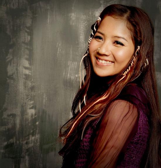 西双版纳哈尼族歌手米线