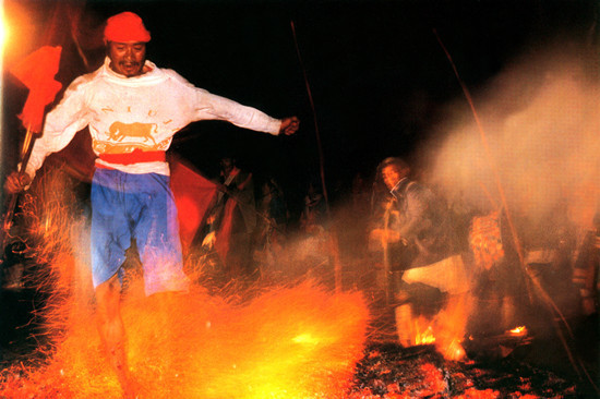 水城傈僳族传统绝技:下火海  段应宗摄