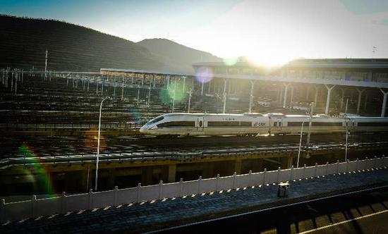 丽江民族文化的移动长廊丽江号京昆高铁专列正式运营