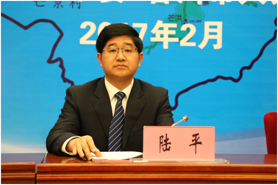 中共普洱市委副书记陆平出席新闻发布会并回答记者提问