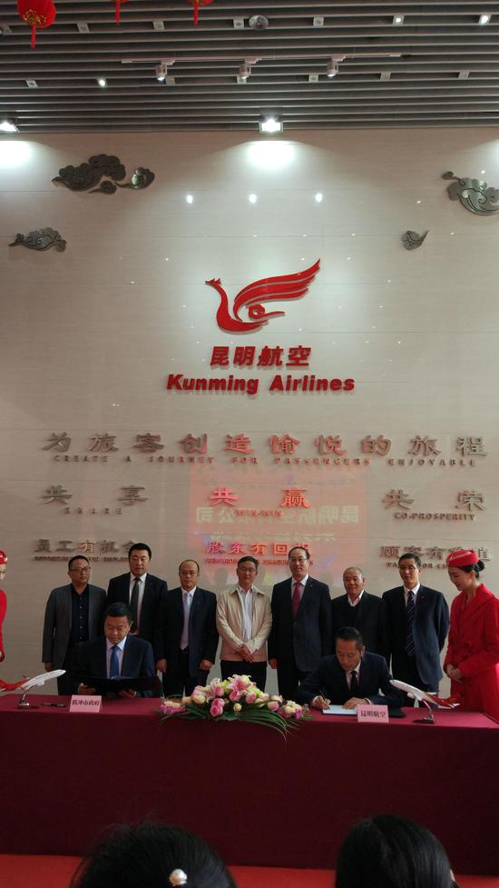 签署合作协议现场昆明航空总裁曹波表示,2017年2月15日是昆明航空开航