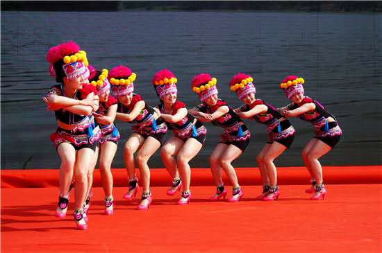 千年跳一脚百年赶一会2017牟定彝族左脚舞文化节正式启幕