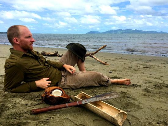 极限野外生存挑战品牌"荒野求生",为参与者配置了国际一流的技术指导