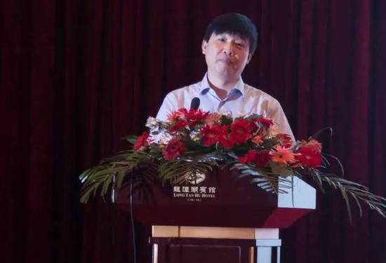 上饶市委常委李瑞峰为大会致词