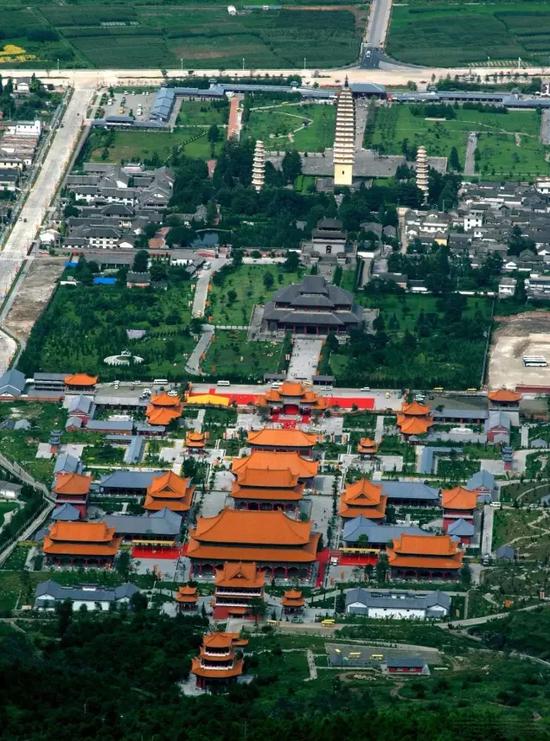 崇圣寺三塔全景 (赵康才 摄)