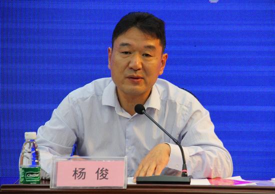 桃花源风景管理区管委会书记杨俊介绍即将正式开园的桃花源