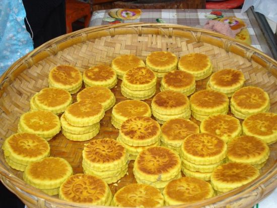 小土饼它原本的颜色看起来像土的颜色而得名.