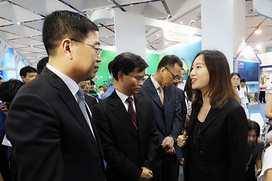 国家旅游局副局长杜江与携程集团目的地营销总经理钱臻互动交流