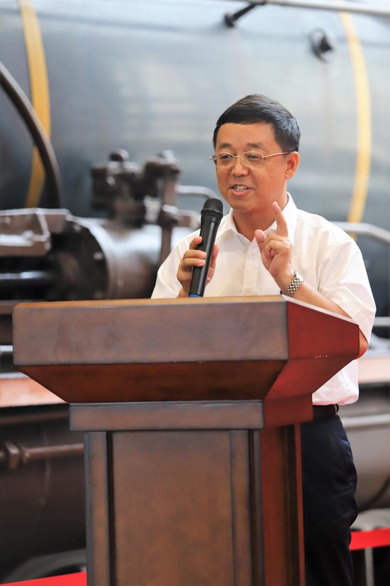 (宁远县县委书记刘卫华发言)