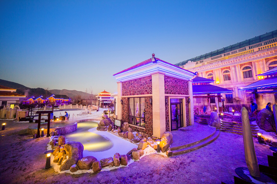 红粉飞飞521/摄宝地斯帕温泉度假区位于阜新市东梁镇,拥有占地1.