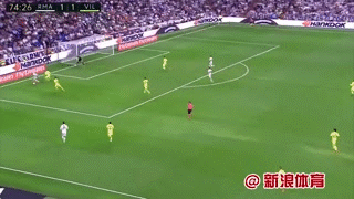 本泽马禁区被放倒