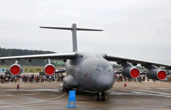 11月8日,运-20在航展静态展示区展示。新华社记者 卢汉欣 摄
