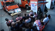 世界杯点球前火警铃响起 克罗地亚消防员光速出警