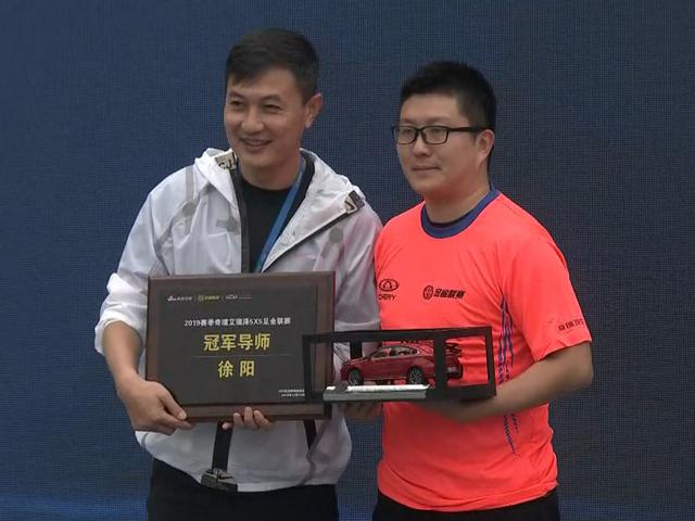 徐阳助阵足金总决赛