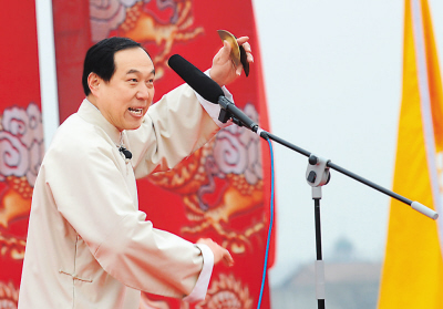 山东快书山东快书的传统看家节目是长篇《武松传》,但演出常常选取