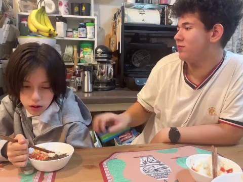 混血兄妹俩英语不好，但天津话十级！开口说话就有一股狗不理味！
