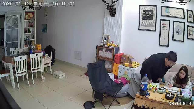 男孩凌晨写作业晕倒，因后仰压迫颈部动脉致缺氧