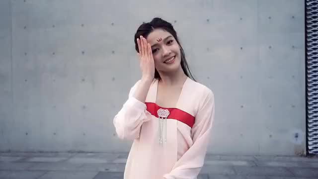 舞蹈老师完美演绎了华彩中国舞1级2节《饼干圆圆》,动作简单易学