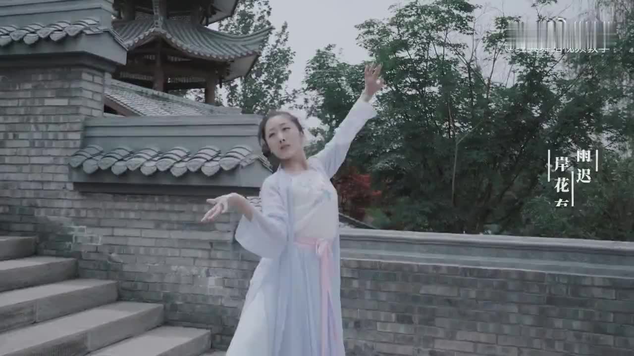 舞蹈老师完美演绎了华彩中国舞1级2节《饼干圆圆》,动作简单易学