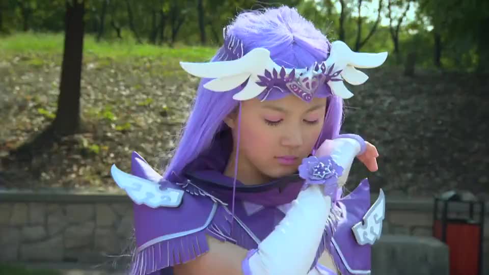 舞法天女:混族抓住了里斯,拿他威胁芙洛媞,问出朵法拉的下落
