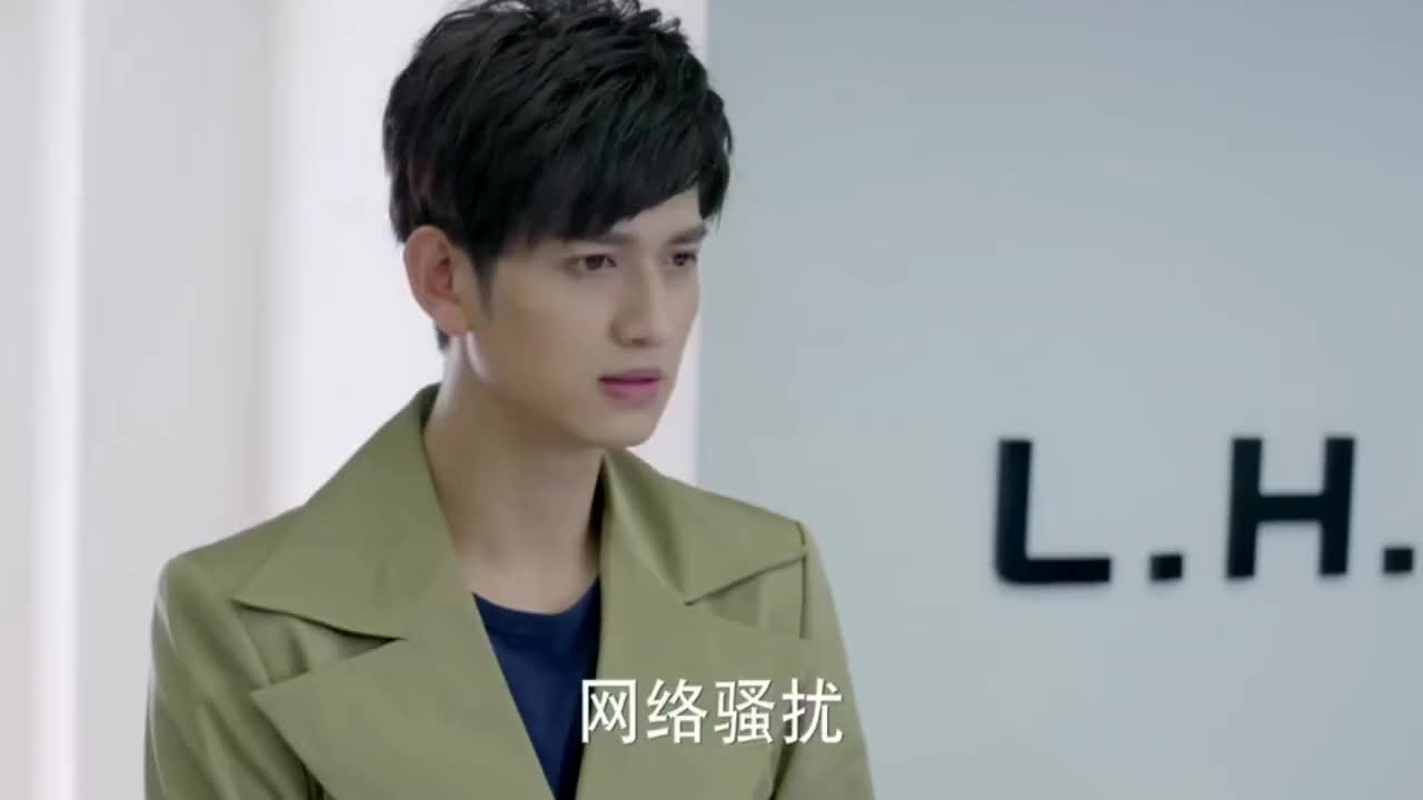 美女来烈火神盾请保镖,没想到梁大巍定睛一看,竟是当红大明星!