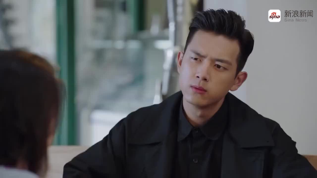 韩商言也有这么暖的一面,居然还给佟年挡太阳