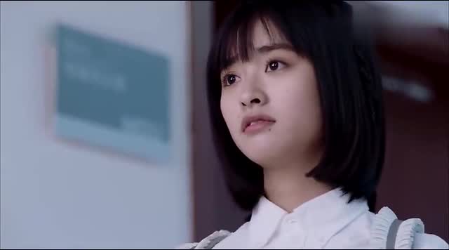 于果根据律师写的路径,终于找到夏天学校的位置,准备进去看看