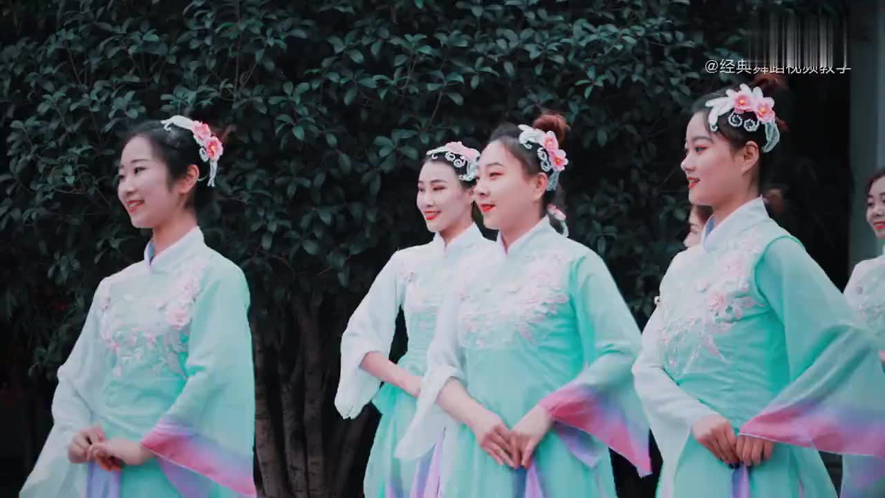 舞蹈老师完美演绎了华彩中国舞1级2节《饼干圆圆》,动作简单易学