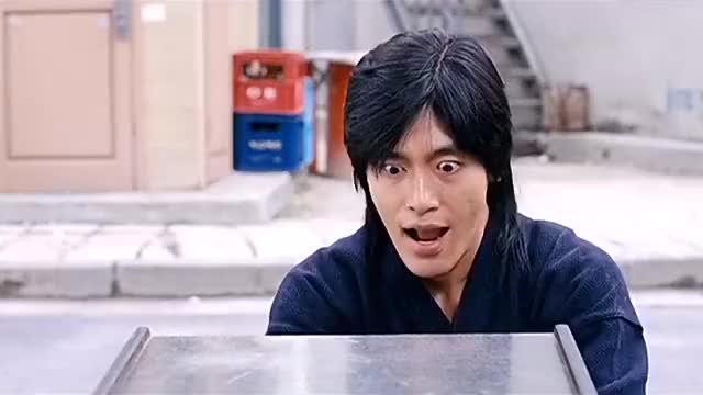 金馆长和小孩打游戏,路上遇到欺凌,馆长打抱不平