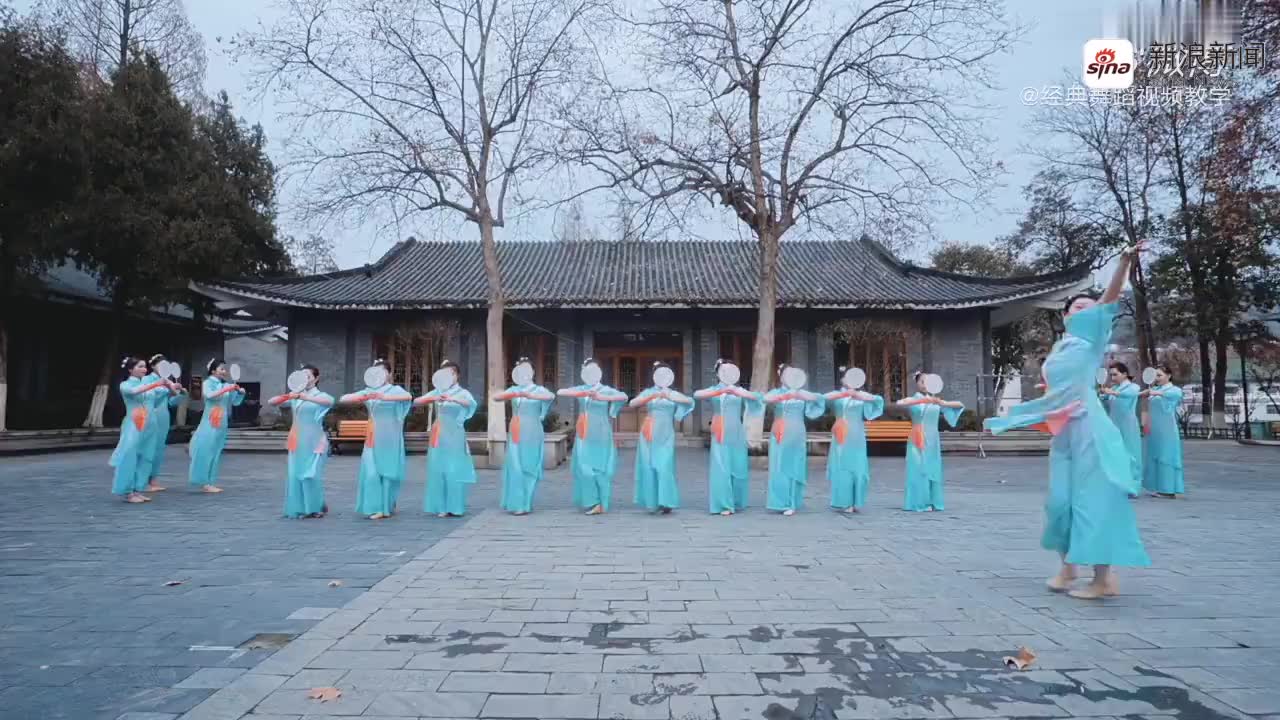 舞蹈老师完美演绎了华彩中国舞1级2节《饼干圆圆》,动作简单易学